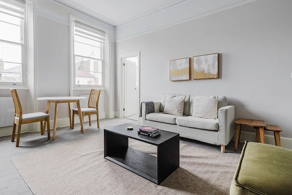 TV, stereo - Cool Notting Hill 1BR, Fully Furnished & Ready, by Blueground (London)