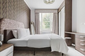 1 bedroom, iron/ironing board, WiFi, bed sheets - Cool Notting Hill 1BR, Fully Furnished & Ready, by Blueground (London)