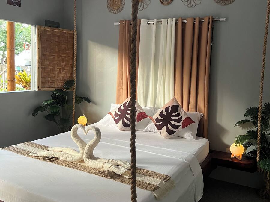 Deluxe-Doppelzimmer, 1 Queen-Bett, Balkon, Poolblick