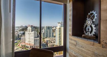 Marriott Vacation Club, San Diego. King bed suite