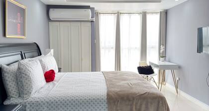 Gated 1-bedroom Condo in Portmore with AC, WiFi, Pool, Kitchen, TV, Beach View