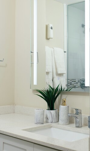 Handtücher, Seife, Toilettenpapier