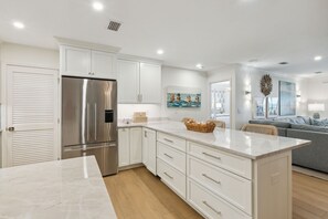 Interior - Amelia Retreat: Oceanfront Monthly Stay (Fernandina Beach)