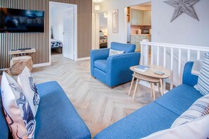 Smart TV - Kilmore House - 2 Bedroom Apartment - Tenby (Tenby)