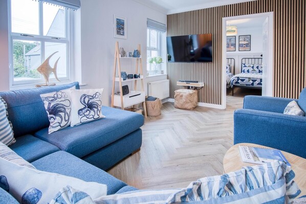 Smart TV - Kilmore House - 2 Bedroom Apartment - Tenby (Tenby)