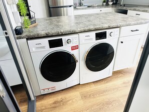 Interior - Cozy, Private 2 bedroom BoxHouse in Pecos: Queen bed with Twin over Full Bunk Be (Pecos)