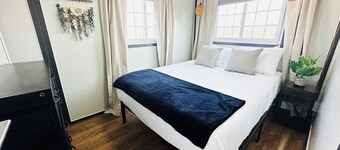 Cozy, Private 2 bedroom BoxHouse in Pecos: Queen bed with Twin over Full Bunk Be