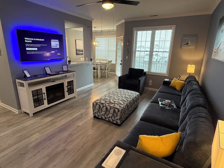 Modern & Clean, Family Friendly, 1st Floor Condo - Delaware
