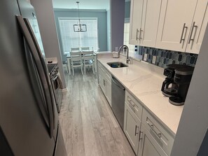 Fridge, microwave, oven, stovetop - Modern & Clean, Family Friendly, 1st Floor Condo (Rehoboth Beach)