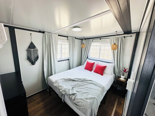 Cozy, Welcoming 2 Bedroom BoxHouse in Pecos: Queen Bed, and Full Bed