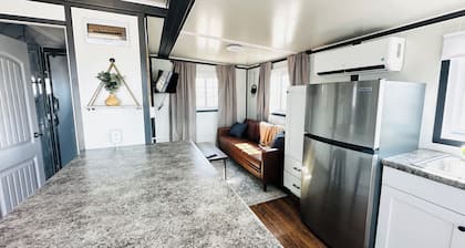 Cozy, Welcoming 2 Bedroom BoxHouse in Pecos: Queen Bed, and Full Bed