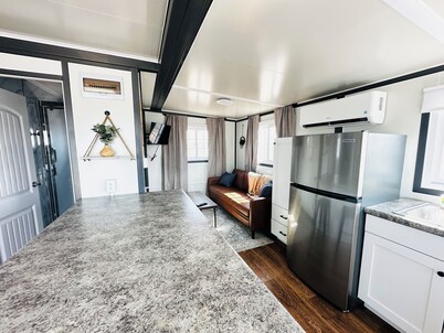 Cozy, Welcoming 2 Bedroom BoxHouse in Pecos: Queen Bed, and Full Bed