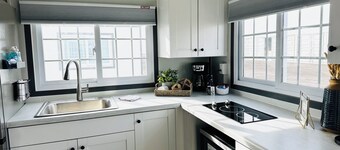 Welcoming, Friendly Studio BoxHouse in Pecos: Queen bed with Full bed