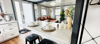 Welcoming, Friendly Studio BoxHouse in Pecos: Queen bed with Full bed