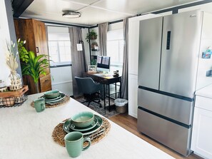 Private kitchen - Private, Spacious Studio BoxHouse with Office: Queen Bed with Office (Pecos)