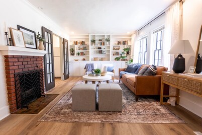 Charming Burley Home, 9 Beds, Home Gym