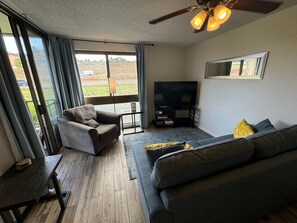 Apartment | 1 bedroom, Internet - Kahana Manor 318 in Lahaina (Lahaina)