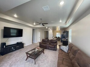 TV - Newly built spacious modern home Las Cruces, NM (Las Cruces)