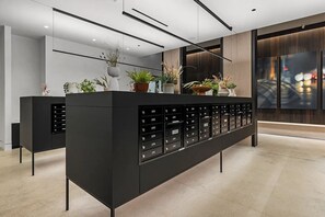 Interior - Fantastic W Loop Studio w/ Pool, Gym, Pet Area & W/D, by Blueground (Chicago)