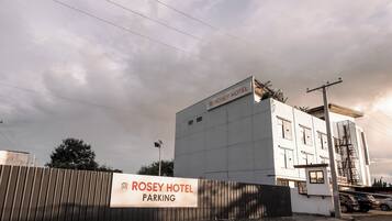 A hotel named ROSEY HOTEL with a sign indicating PARKING.