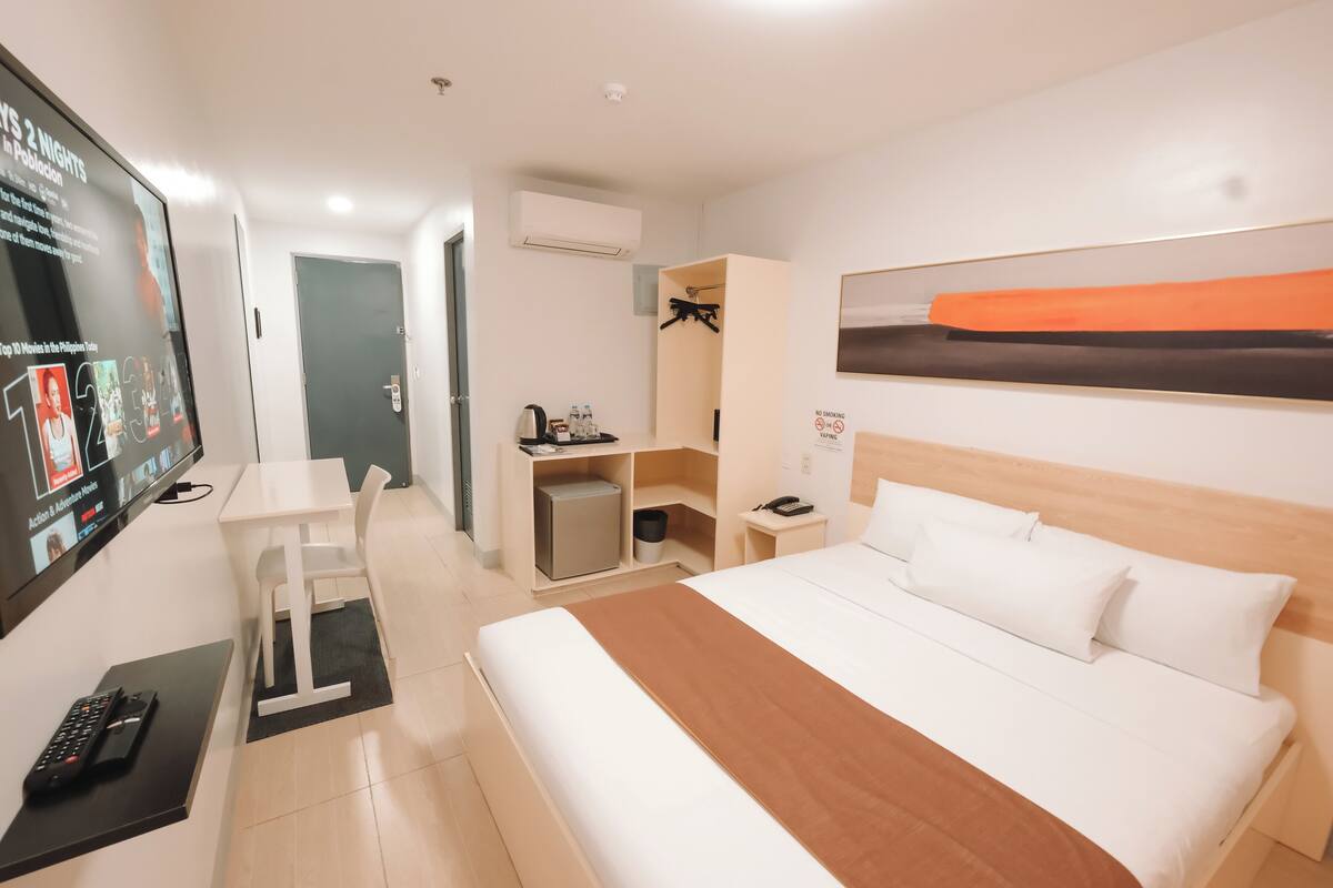 Single Room | In-room safe, desk, laptop workspace, soundproofing