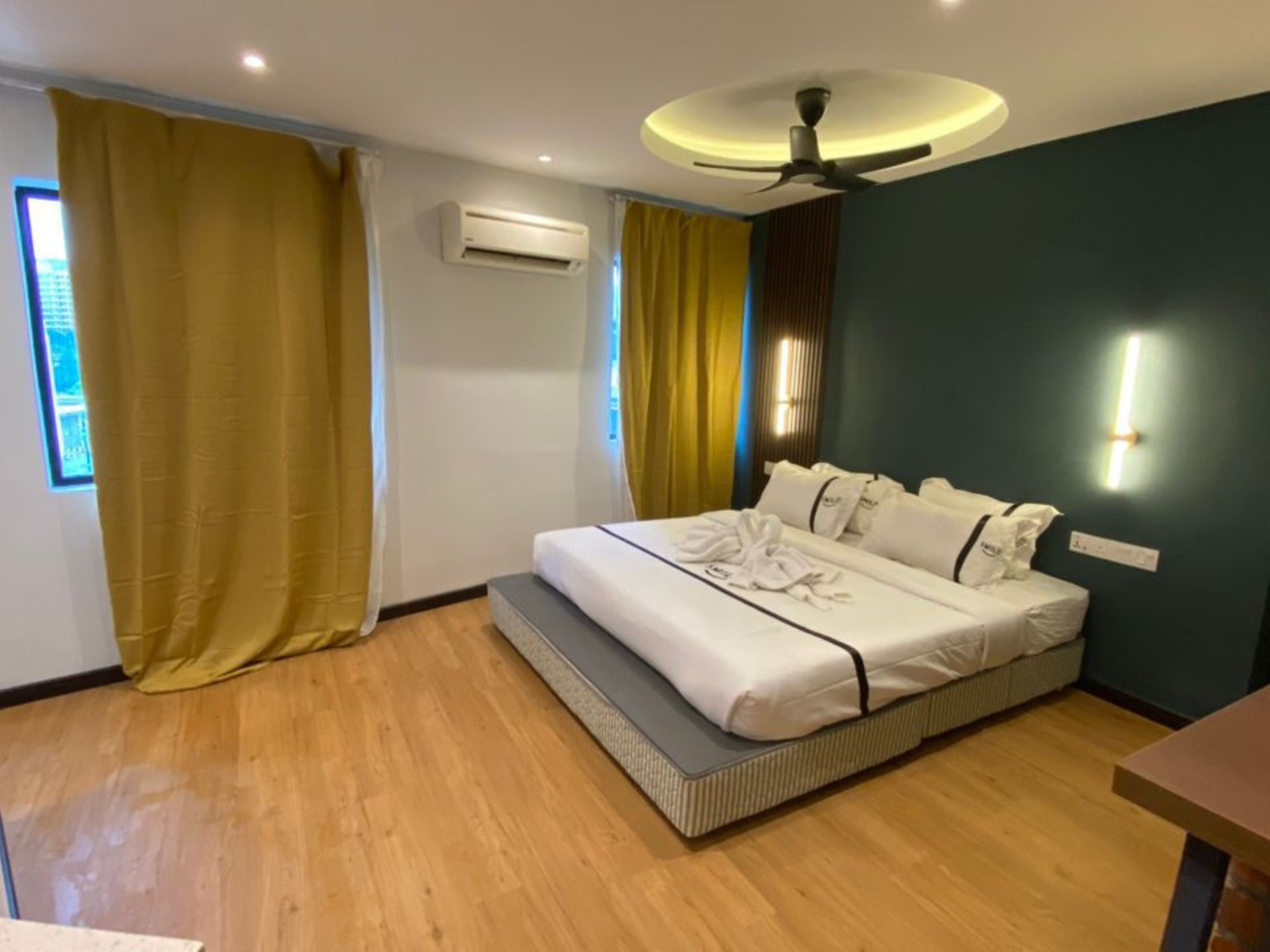 Bureau, fer et planche à repasser, Wi-Fi gratuit