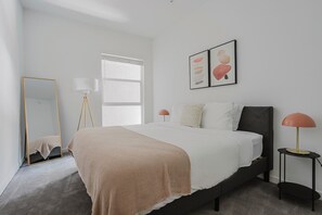 2 quartos, ferros/tábuas de passar roupa, Wi-Fi, roupa de cama