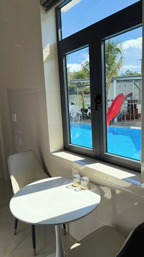 Deluxe-Doppelzimmer, Poolblick | Ausblick vom Zimmer