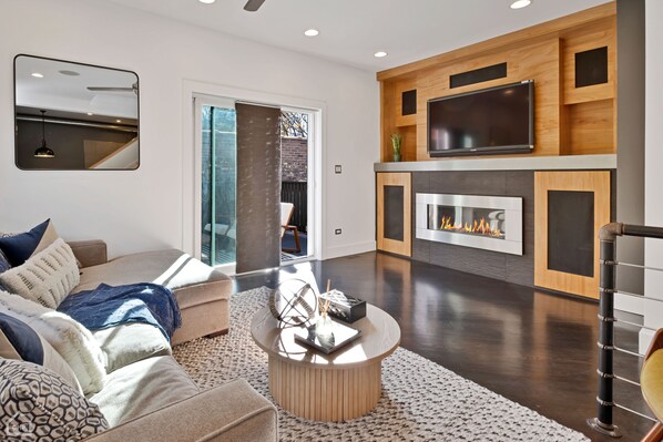 Smart TV, fireplace, DVD player, books