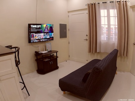 Smart TV. Entire home/Fully furnished/Netflix/AC/Wash/Dyer