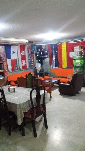 Dining - First bacpackers place a very cozzy hostel hotel in San Pedro Sula with AC, WiFi (San Pedro Sula)