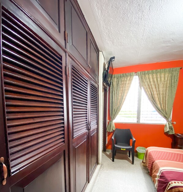 1 bedroom, in-room safe, iron/ironing board, WiFi - First bacpackers place a very cozzy hostel hotel in San Pedro Sula with AC, WiFi (San Pedro Sula)