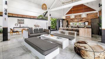 65-inch Smart TV with satellite channels, Netflix, streaming services