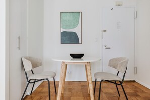 Dining - Gorgeous Midtown W 1BR w/ Gym & W/D, near Central Park, by Blueground (New York)