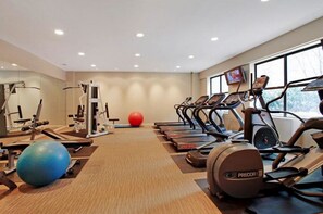 Fitness facility - Lovely Midtown W 1BR w/ Doorman & Gym, near Central Park, by Blueground (New York)