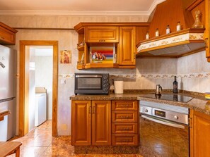 Fridge, microwave, oven, coffee/tea maker