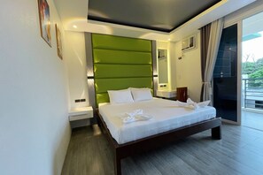 1 bedroom, desk, rollaway beds, bed sheets
