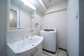 Hårføner, håndklær, såpe og toalettpapir