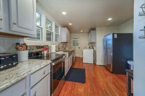 Fridge, microwave, oven, stovetop - Hilltop Haven - Walkable to Downtown! (Brevard)