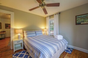 4 soverom, strykejern/-brett, wi-fi (inkludert) og sengetøy