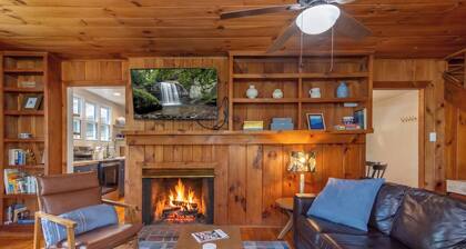 Hilltop Haven - Walkable to Downtown!