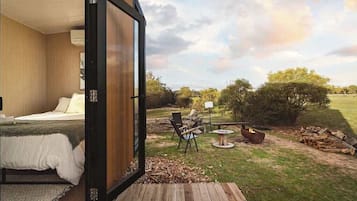 1 bedroom, bed sheets