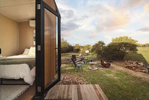 1 bedroom, bed sheets