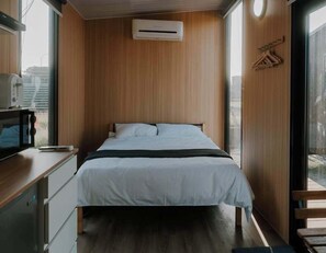 1 bedroom, bed sheets - Fulu Dragon Boat Camping House 2 by Tiny Away (福鹿龍舟露營區2) (Fuxing Township)
