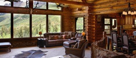 Fernseher, Kamin, Arbeitsbereiche