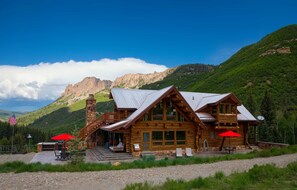 Exterior - Little Robinson Lodge – Rustic Charm & Wilderness (Somerset)