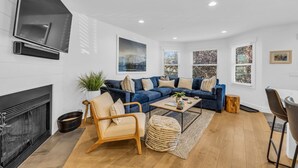 TV, fireplace, stereo