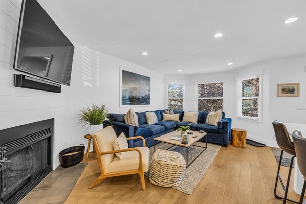 TV, fireplace, stereo