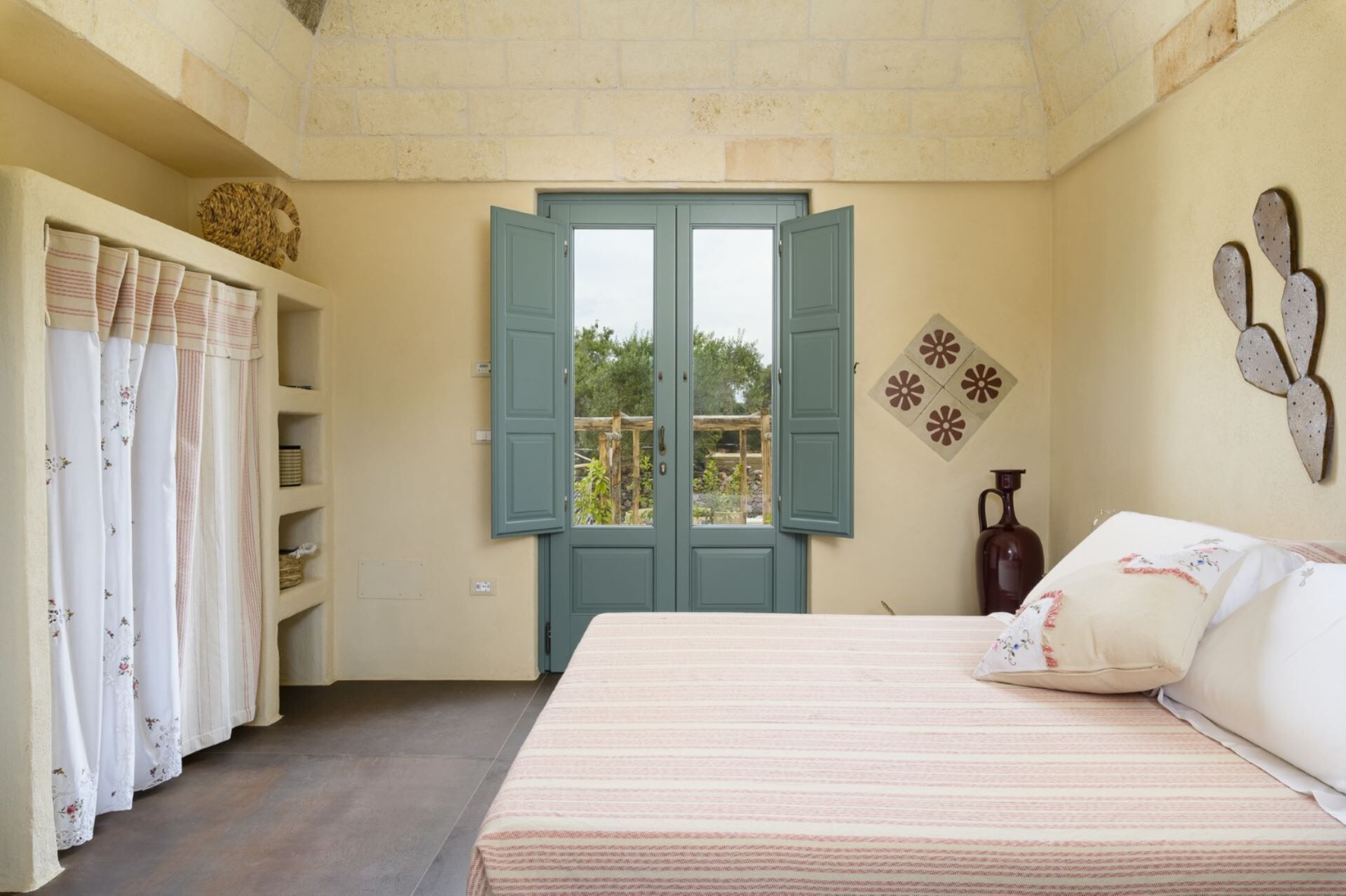 3 soverom, safe på rommet, strykejern/-brett og reiseseng for barn