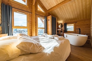 5 bedrooms, free WiFi